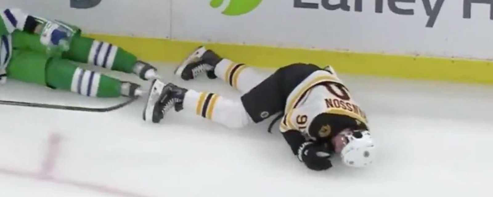 Bruins' Johansson struggles to get off the ice following high-speed collision with Ferland! 