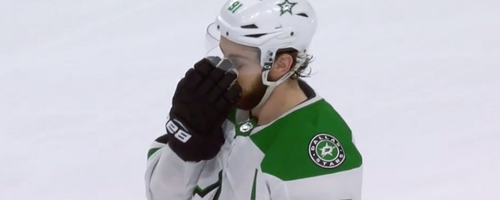 Seguin misses the empty net and has hilarious reaction to his failed attempt! 