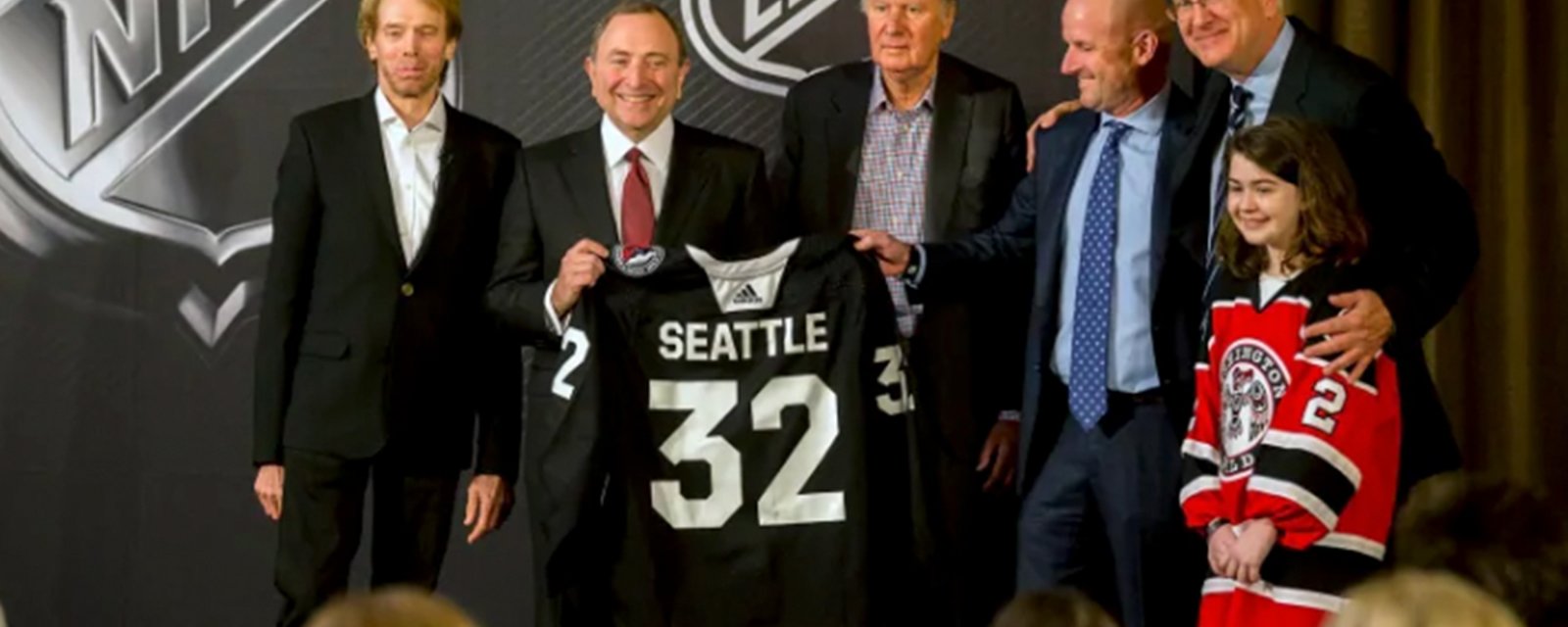 NHL insider leaks jersey design and colors for new Seattle expansion team!