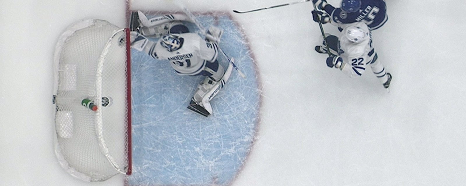 Must See: Andersen ROBS Kucherov… but his glove is over the line!