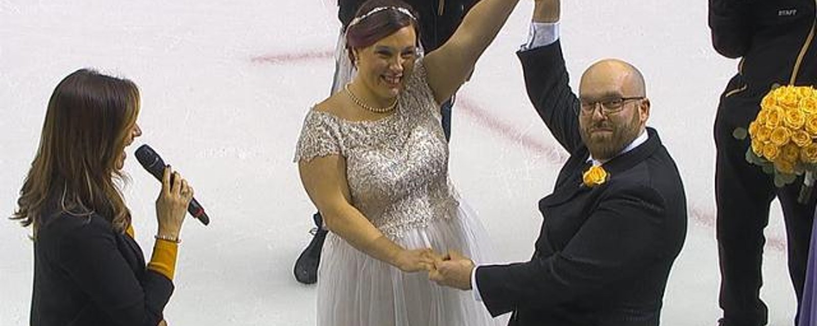 Couple gets married during the intermission of Pens-Wings game 