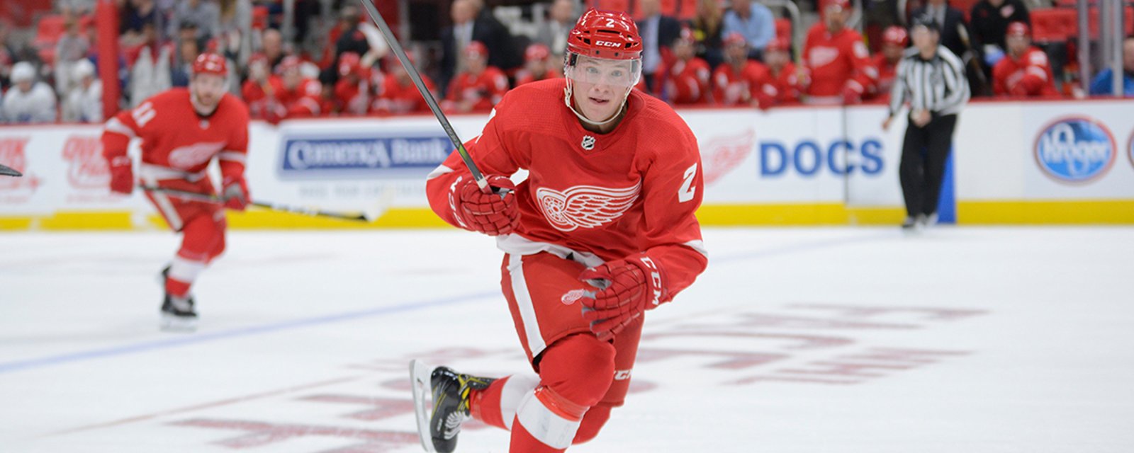 Red Wings rookie Hicketts spins off Wilson, sends him flying into end boards