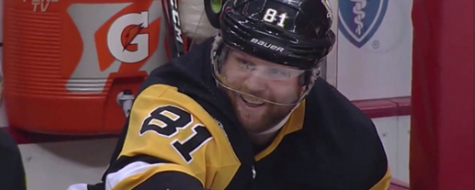 Fans chant “Thank you, Phil!” after Kessel’s goal wins everyone a Big Mac 