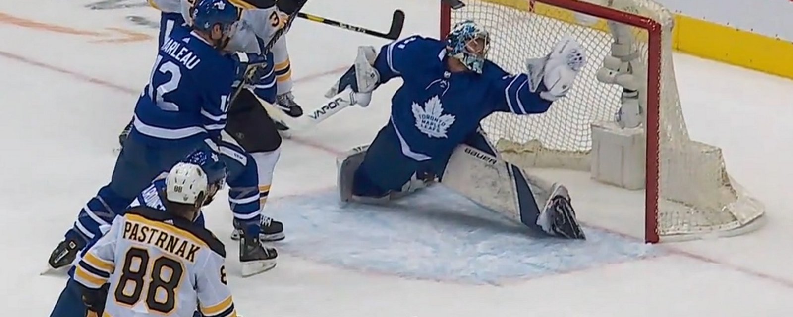 Frederik Anderson shocks Bergeron with one of his best saves of the year!