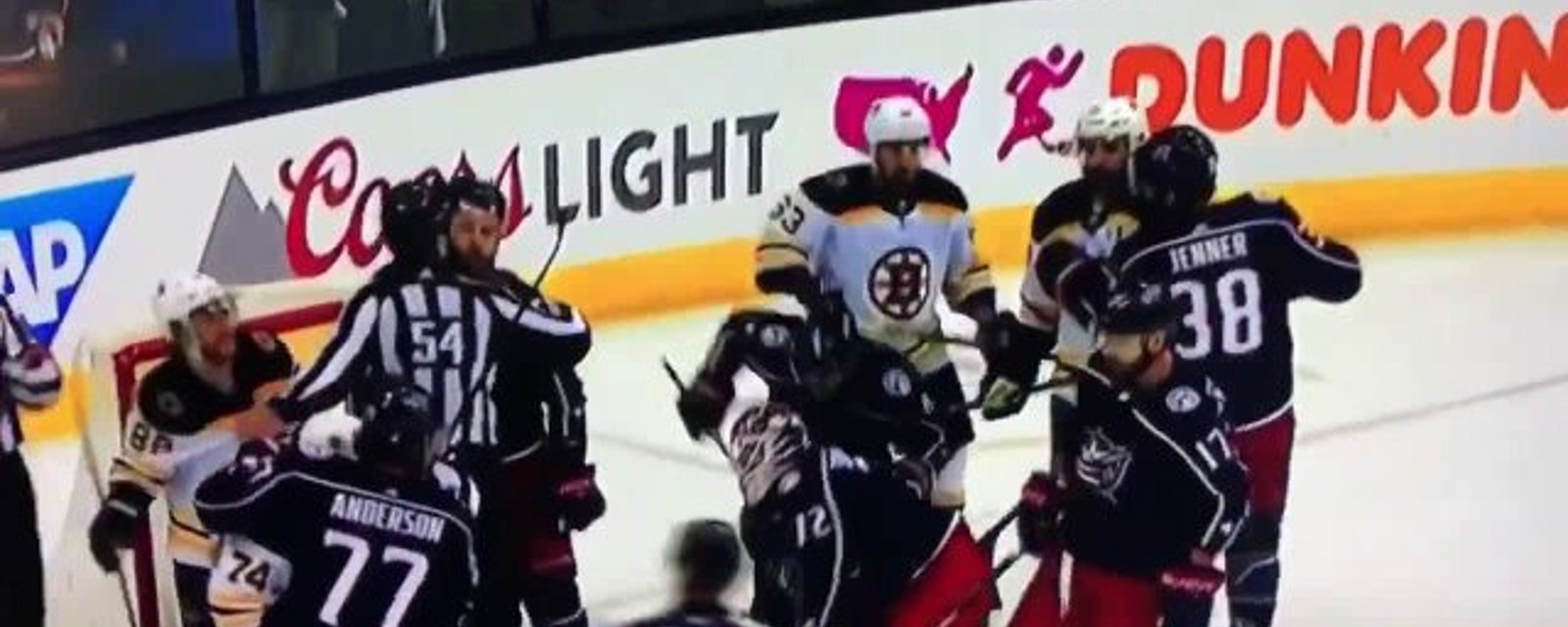 Jackets’ Harrington comes to the defense of… Marchand! 