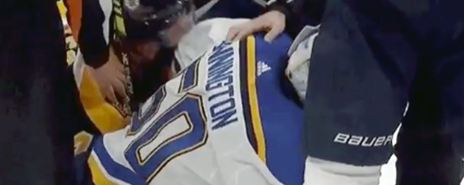 Video: Binnington rocks Backes with an elbow to the face