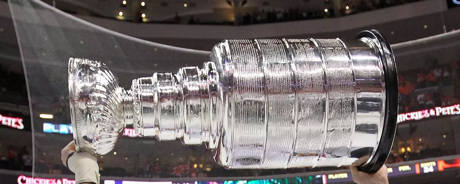 Breaking: Stanley Cup winning goalie signs in KHL