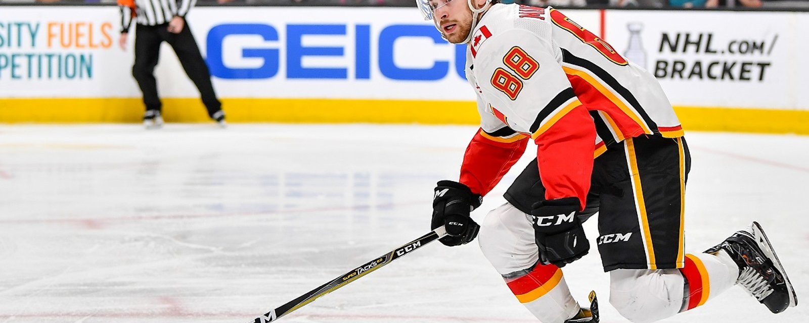 Andrew Mangiapane agrees to a brand new deal with the Flames.