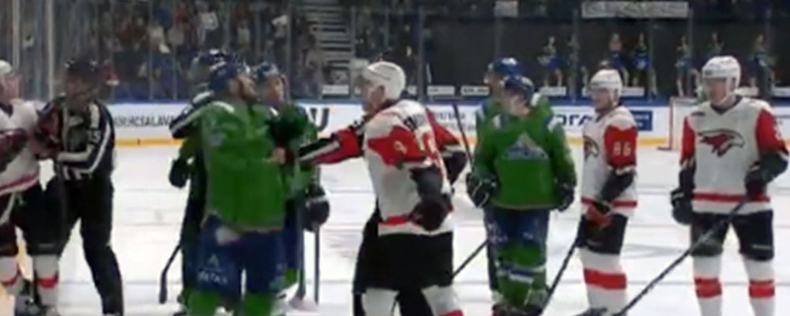 Former NHLer Linus Omark embarrasses himself with pathetic dive in KHL
