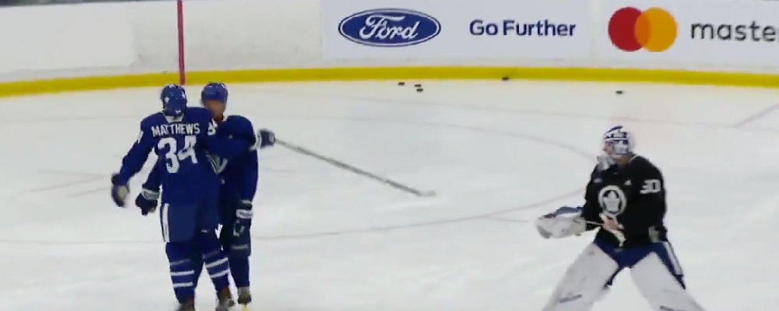 Matthews lashes out on practice dummy during Leafs’ skate 
