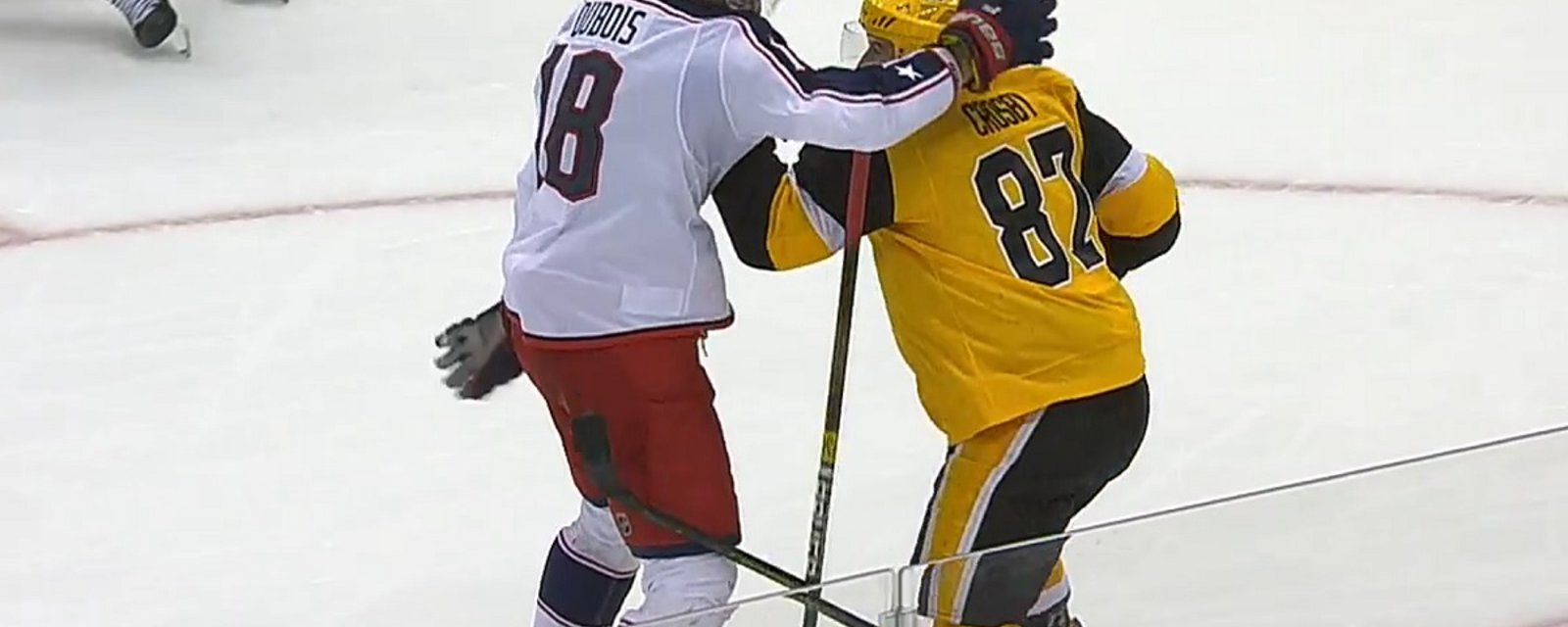 Sidney Crosby drops the gloves with Pierre-Luc Dubois on Saturday night!
