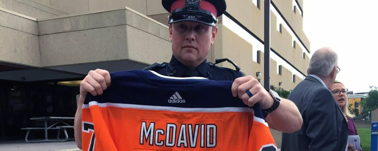 McDavid partners with Edmonton police to bust local scam artist