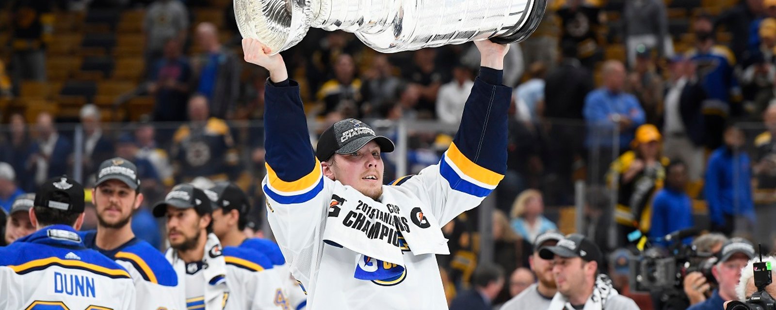 Stanley Cup Champion Oskar Sundqvist signs a new multi-year contract.
