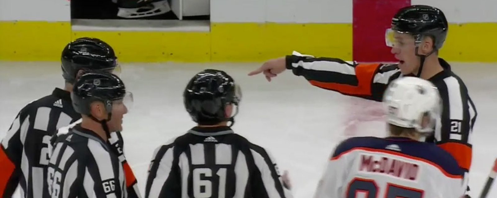 Mic catches Blackhawks bench screaming expletives at confused referees following missed call