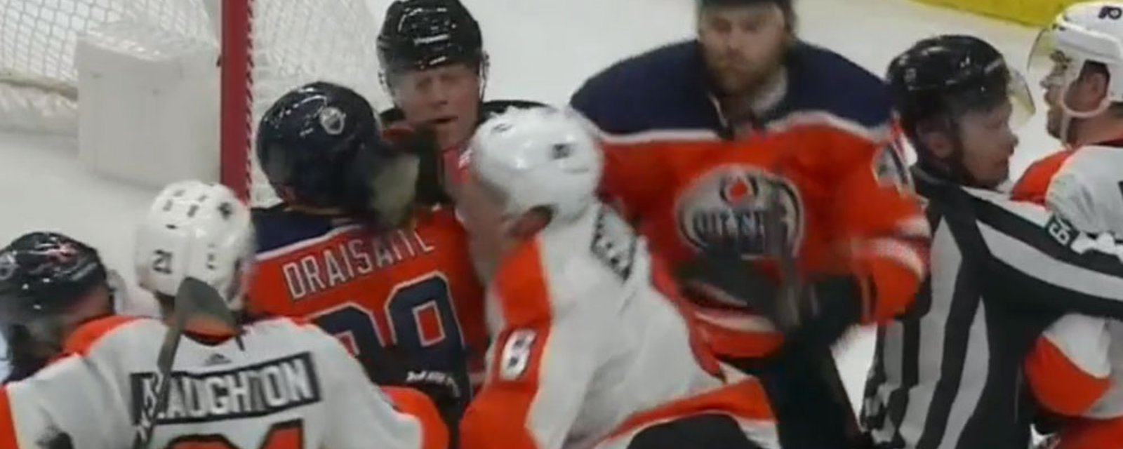 Zack Kassian jumps in scrum to protect Draisaitl! 