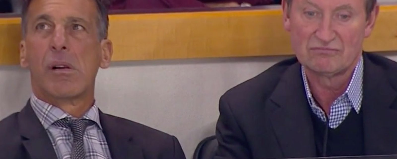 Gretzky and Chelios caught having a weird conservation during Oilers-Hawks game 