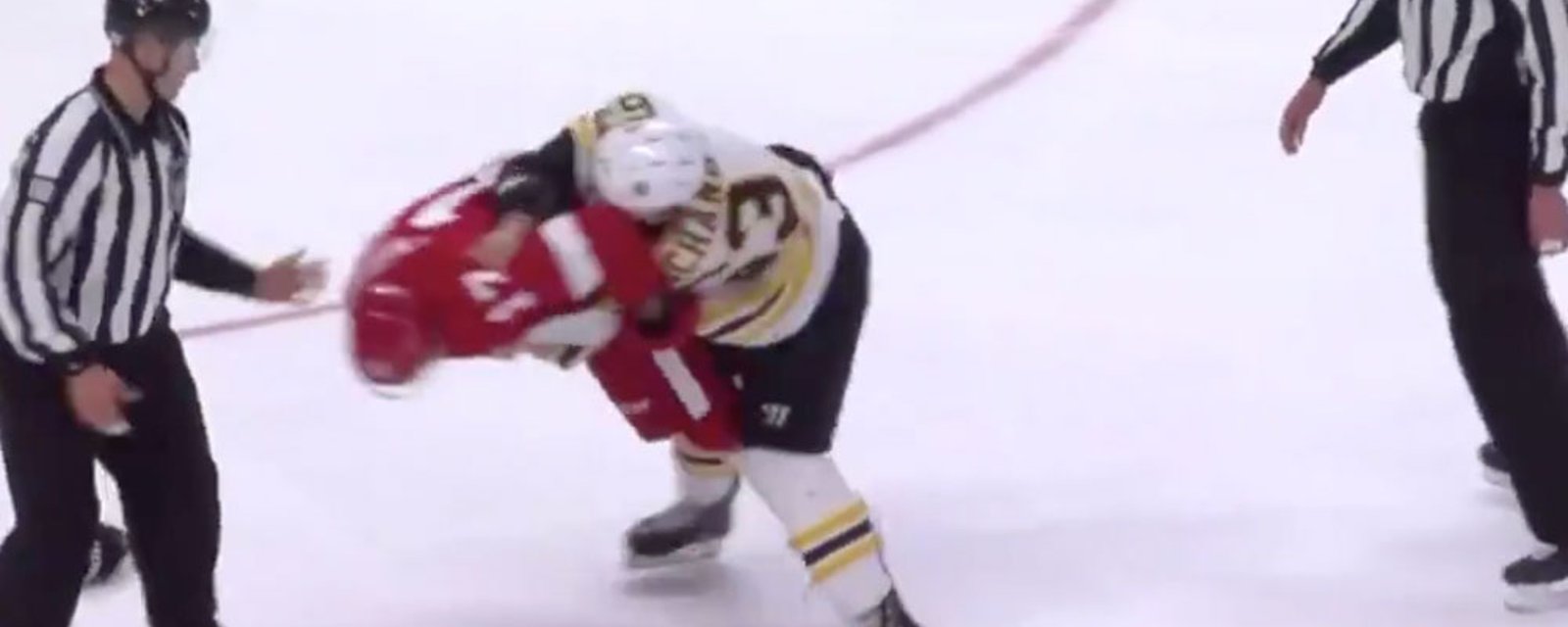 Marchand snaps and starts fight with Hronek!