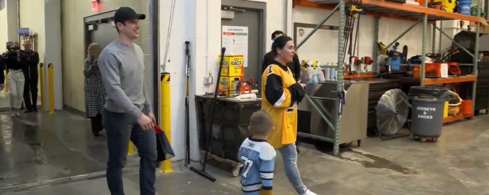 Sidney Crosby gives amazing gift to US Army veteran and her child just before the holidays!