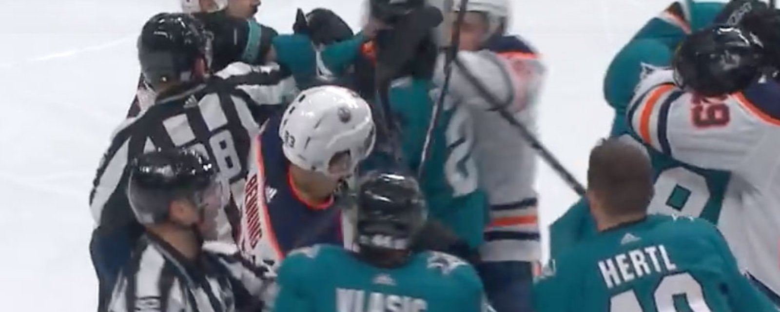 Huge brawl ensues after Connor McDavid gets dropped in neutral zone!
