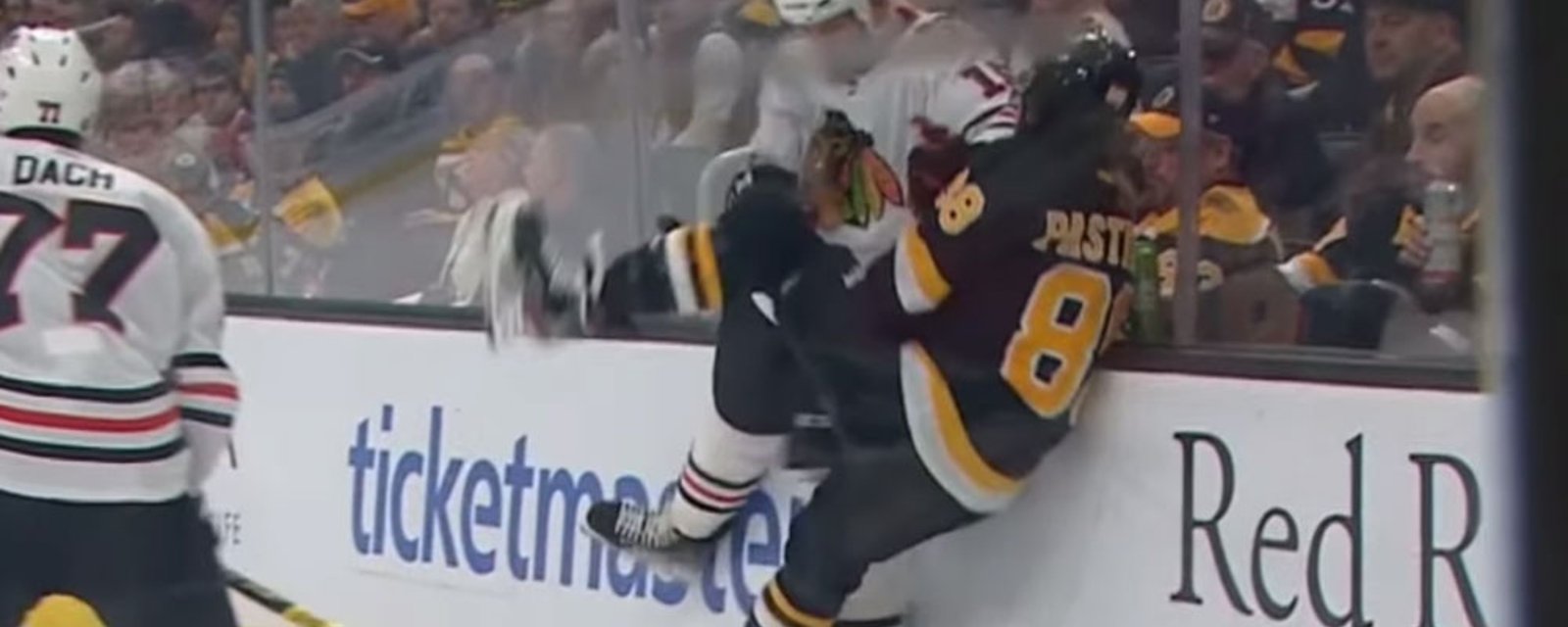 Moore fails to defend Pastrnak in fight with Smith...