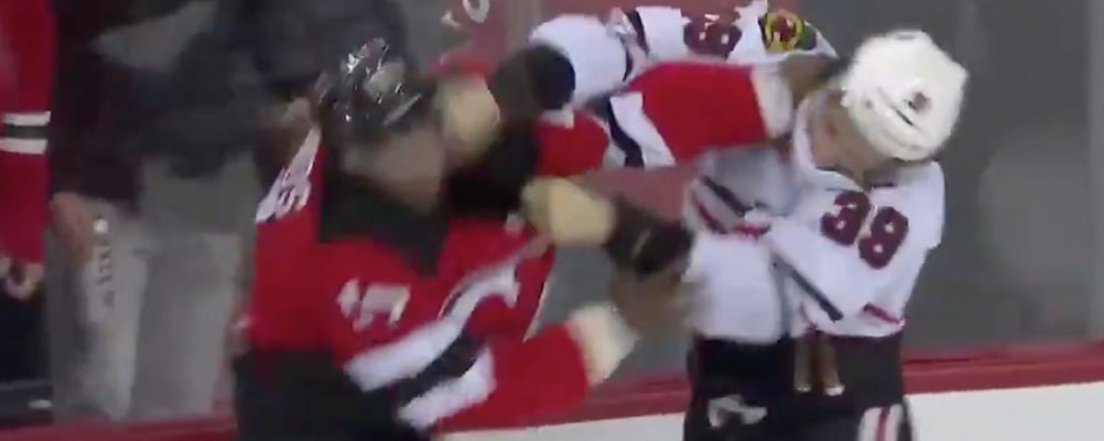 Simmonds and Gilbert throw absolute haymakers in intense fight! 