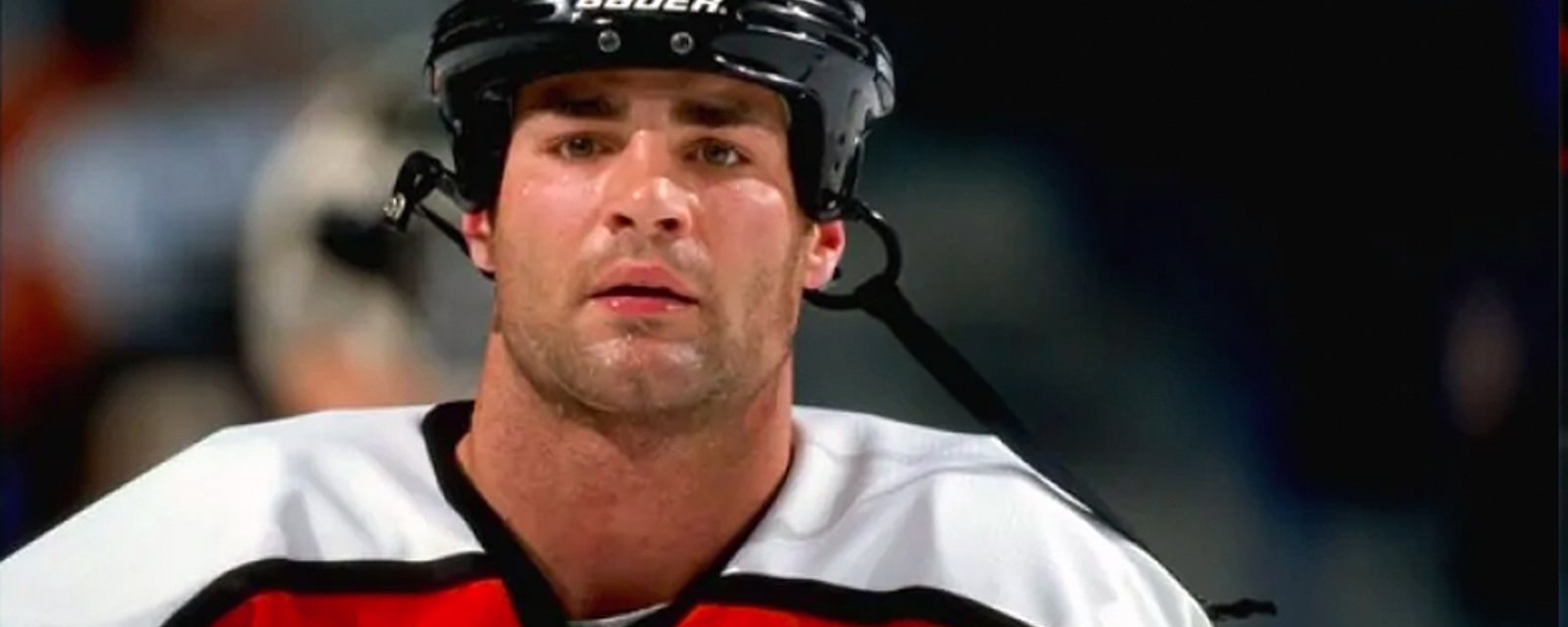 Lindros owns the Penguins and scores a goal without a stick