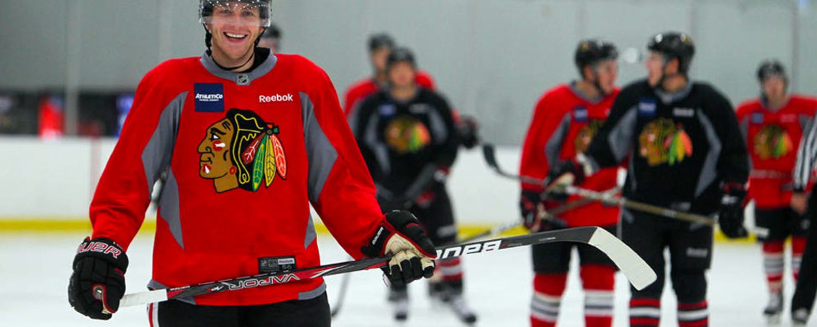 Patrick Kane’s Dad brings a special sign to honor his son at Blackhawks practice