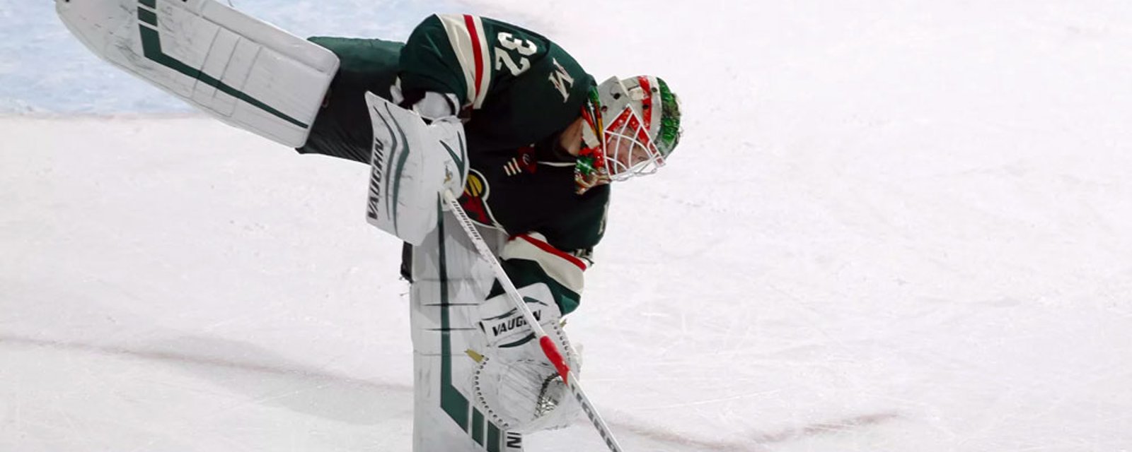 Wild’s Stalock makes ridiculous mistake during the game! 