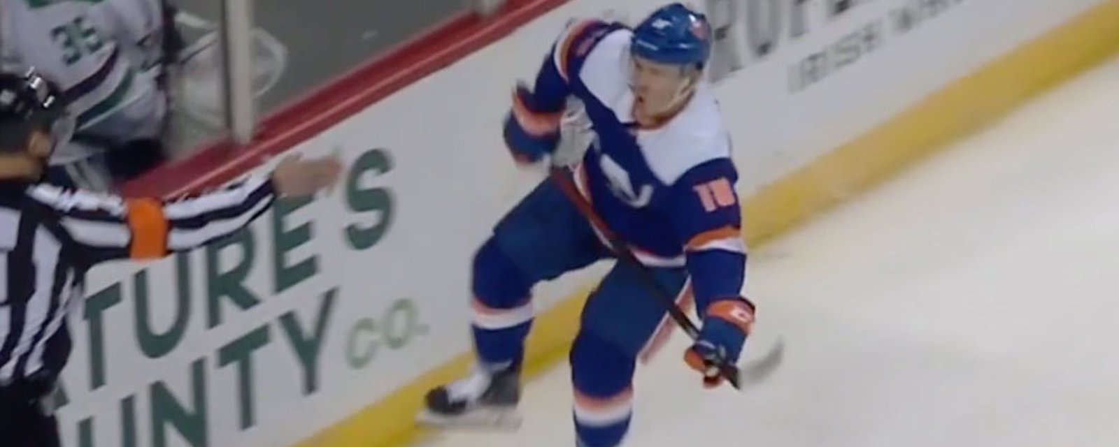 Beauvillier trying to impress Anna Kendrick with this cheeky move? 