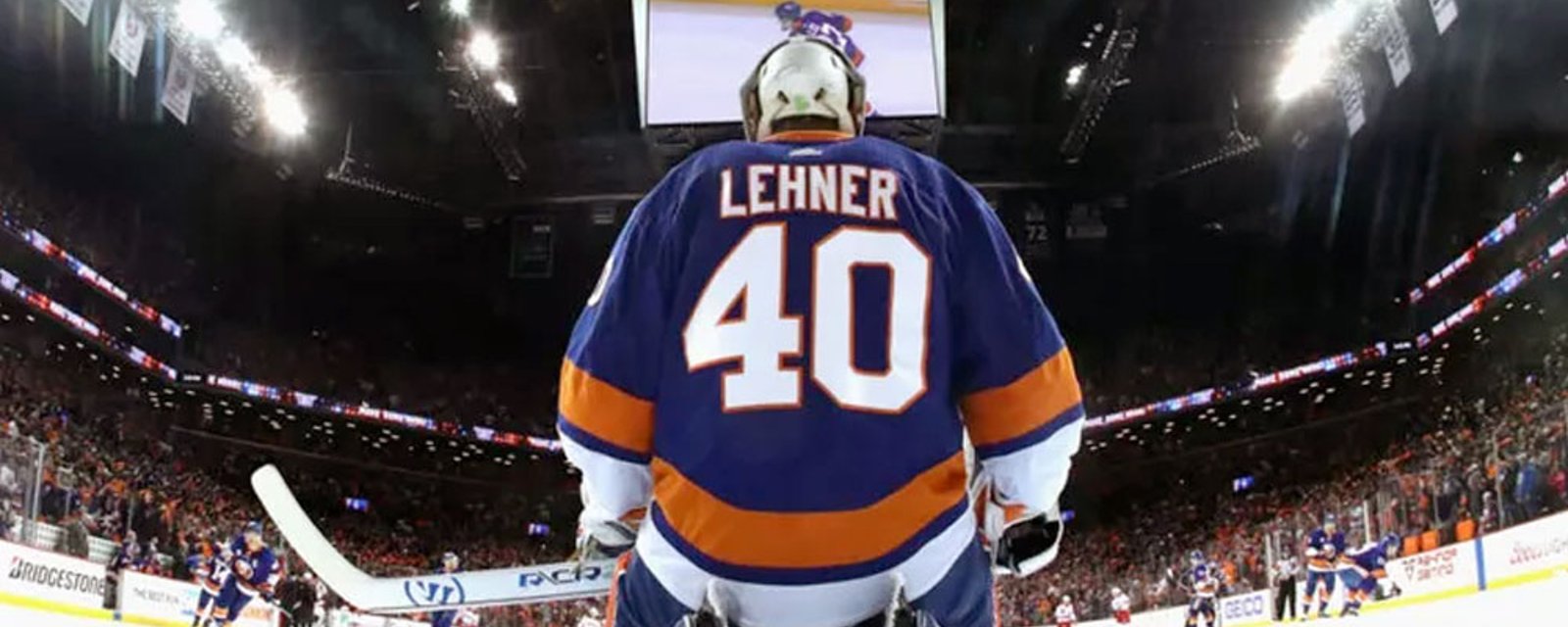 Lehner reveals an incredible new Islanders tattoo on his neck!