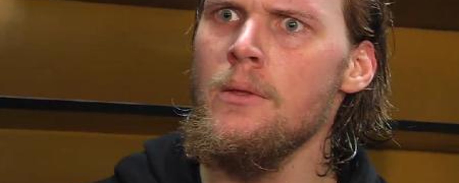 Robin Lehner flips out at reporters when asked about rumoured new deal with Vegas!