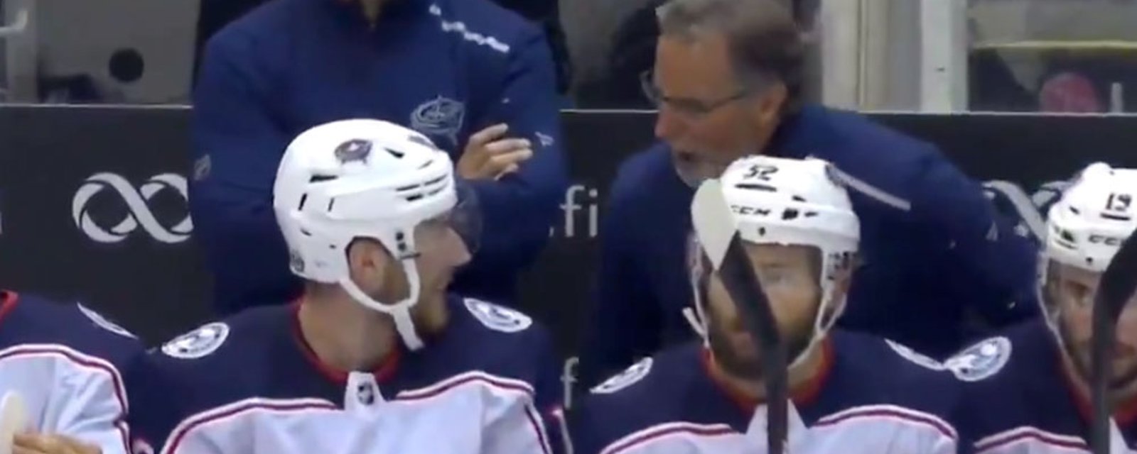 Tortorella and Dubois get in explosive screaming match on the bench during the game! 