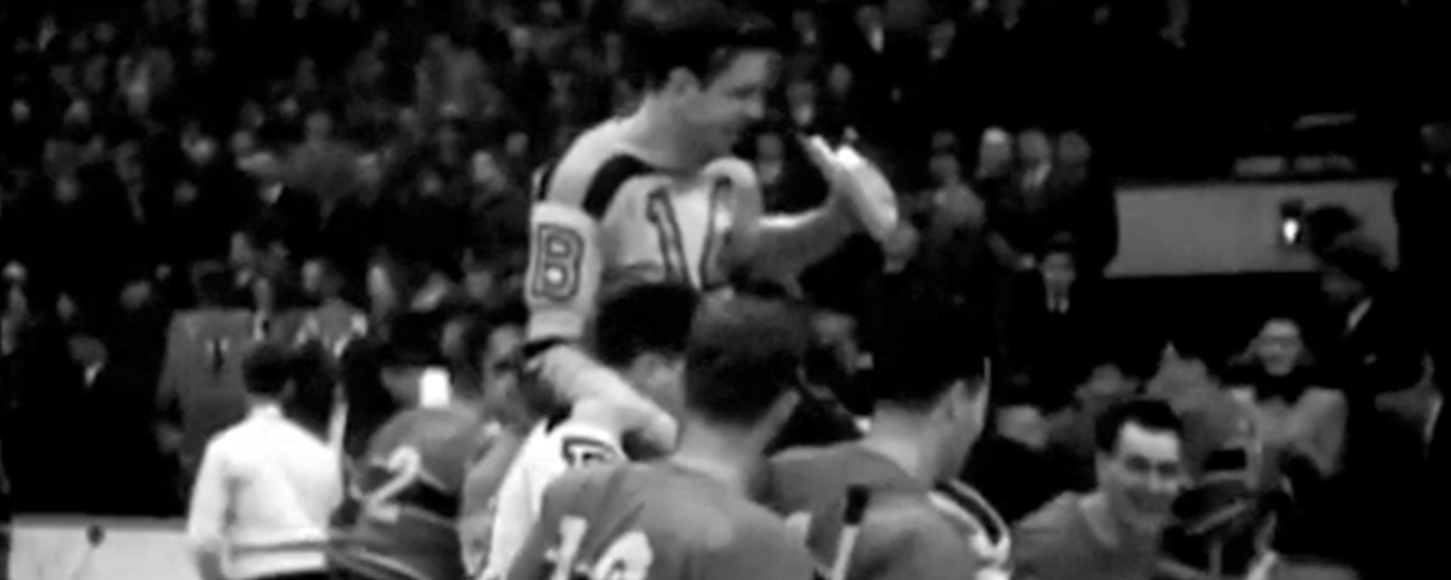 Throwback: Habs carry Bruins players off the ice on their shoulders prior to WWII deployment