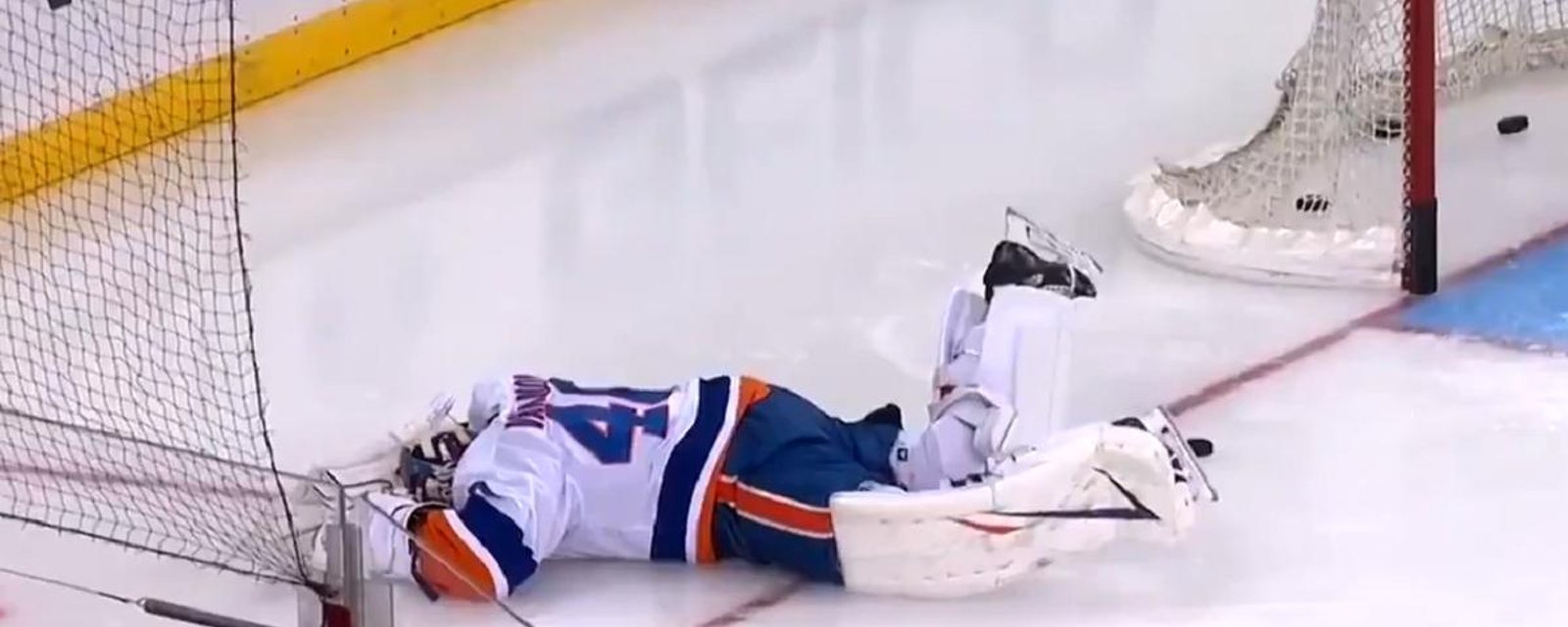 Report: Islanders goaltender Semyon Varlamov injured in warmups.