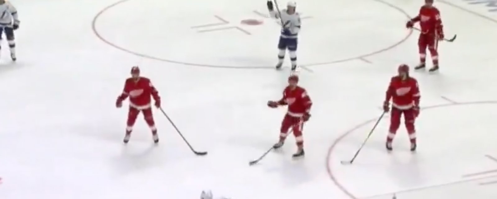 Red Wings’ horn goes off nonstop and ruins Bolts’ play! 