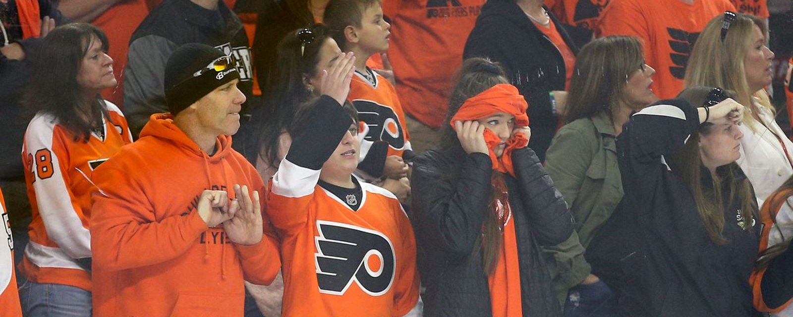 Flyers booed off the ice by their fans in humiliating first period against the Devils