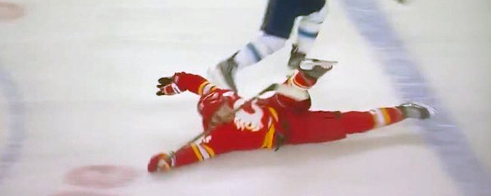 Tkachuk absolutely embarrasses himself with a ridiculous, over the top dive