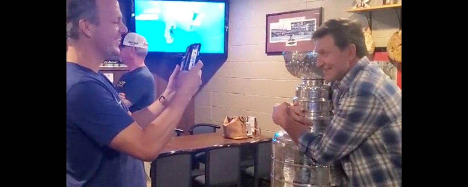Gretzky is reunited with the Stanley Cup at Lightning's party