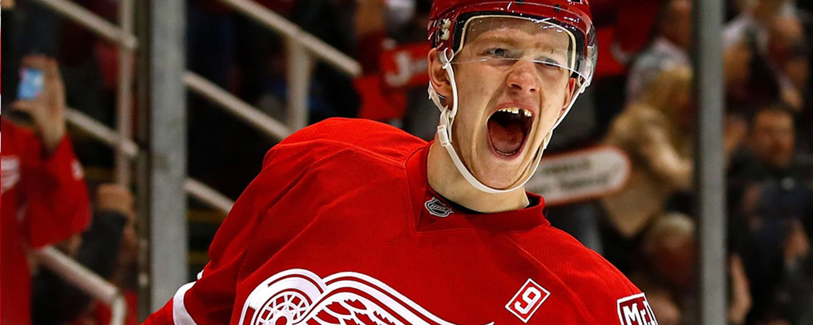 Former highly touted Red Wings pick Evgeny Svechnikov signs new AHL deal 