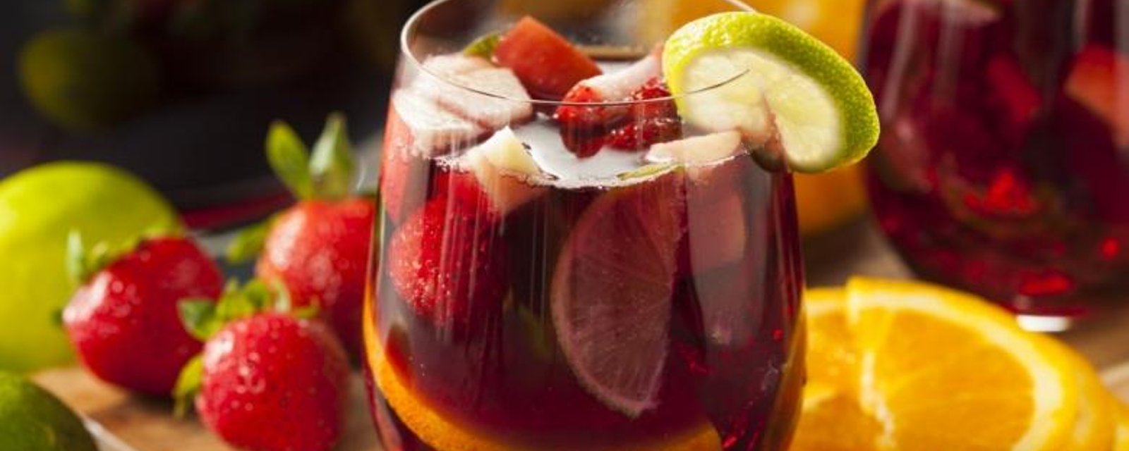 Sangria d'hiver...allez,  remplissez votre verre : Vin rouge, fruit, cannelle...