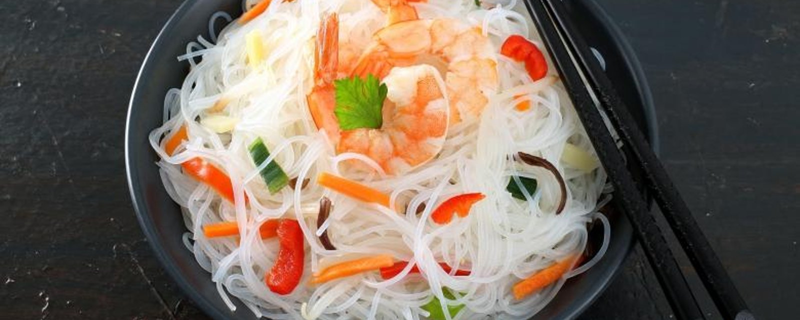 ​Salade vietnamienne et crevette à l'ail