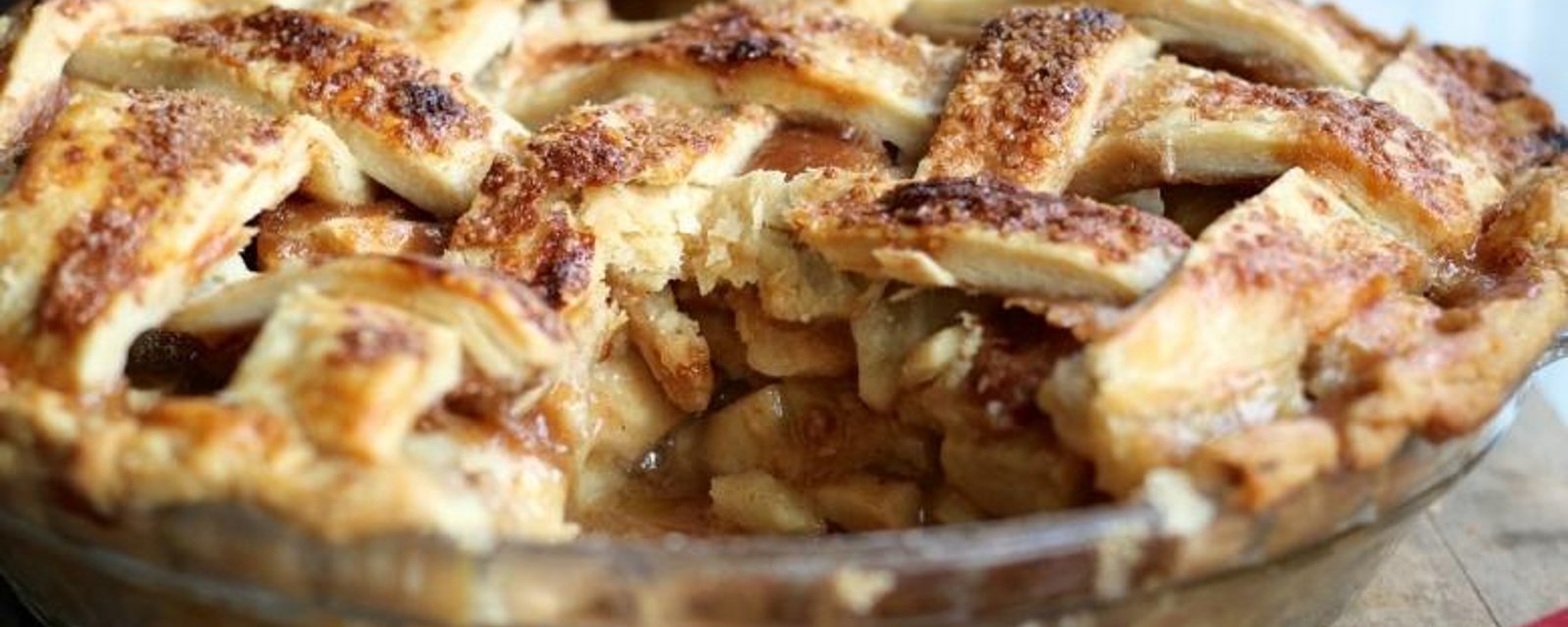 Une simple tarte aux pommes au caramel peut facilement voler la vedette !