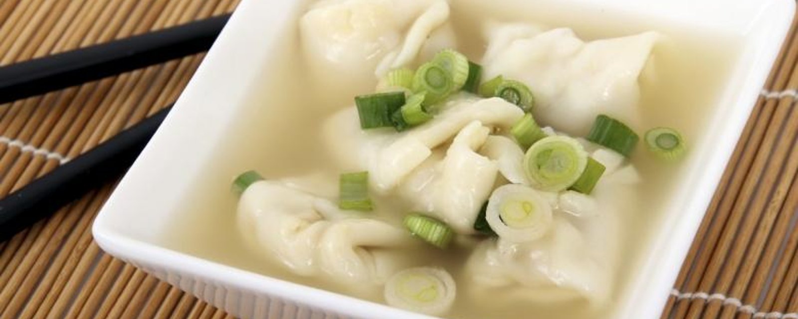 Crevettes et pâte wonton...Découvrez une excellente soupe de raviolis chinois maison