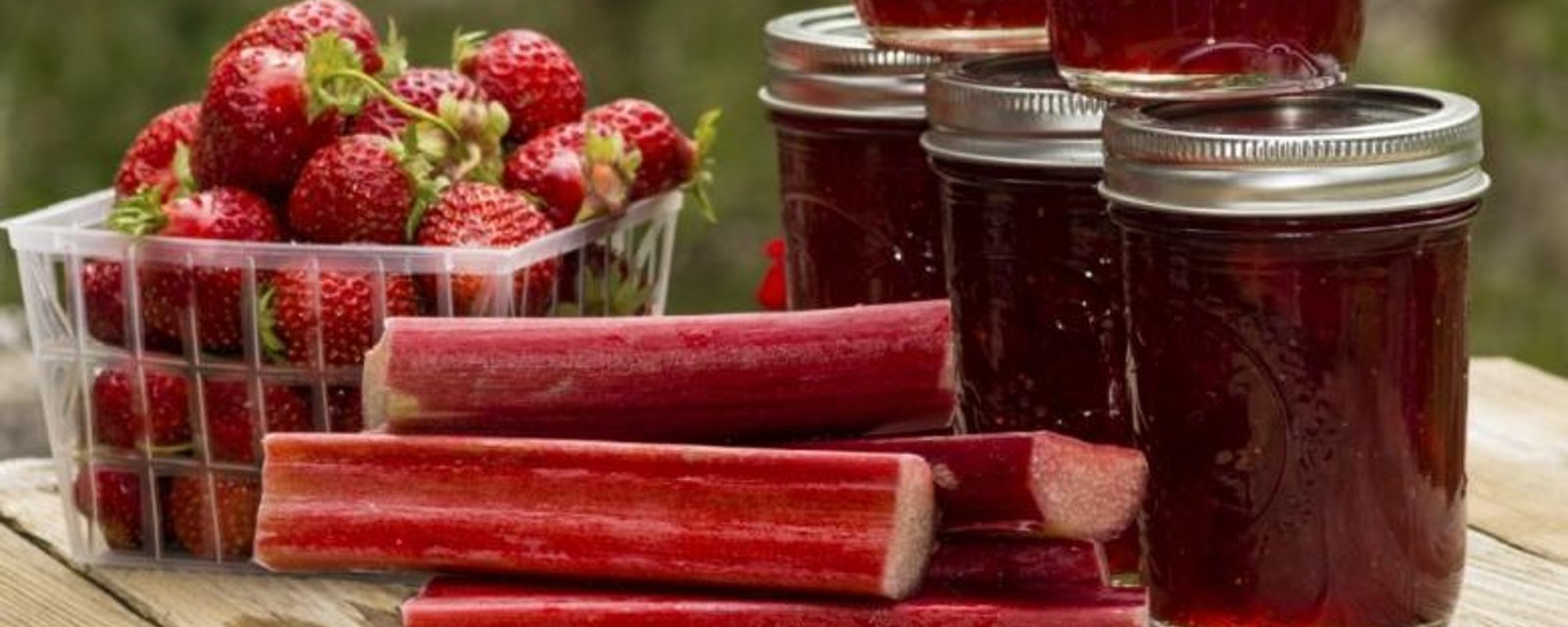  Confiture à la rhubarbe et aux fraises...en 3 ingrédients seulement