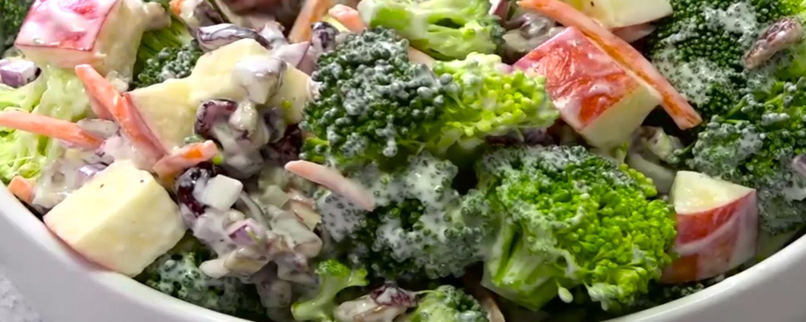 Une salade dont on ne se lasse jamais... Brocoli, pommes et pacanes