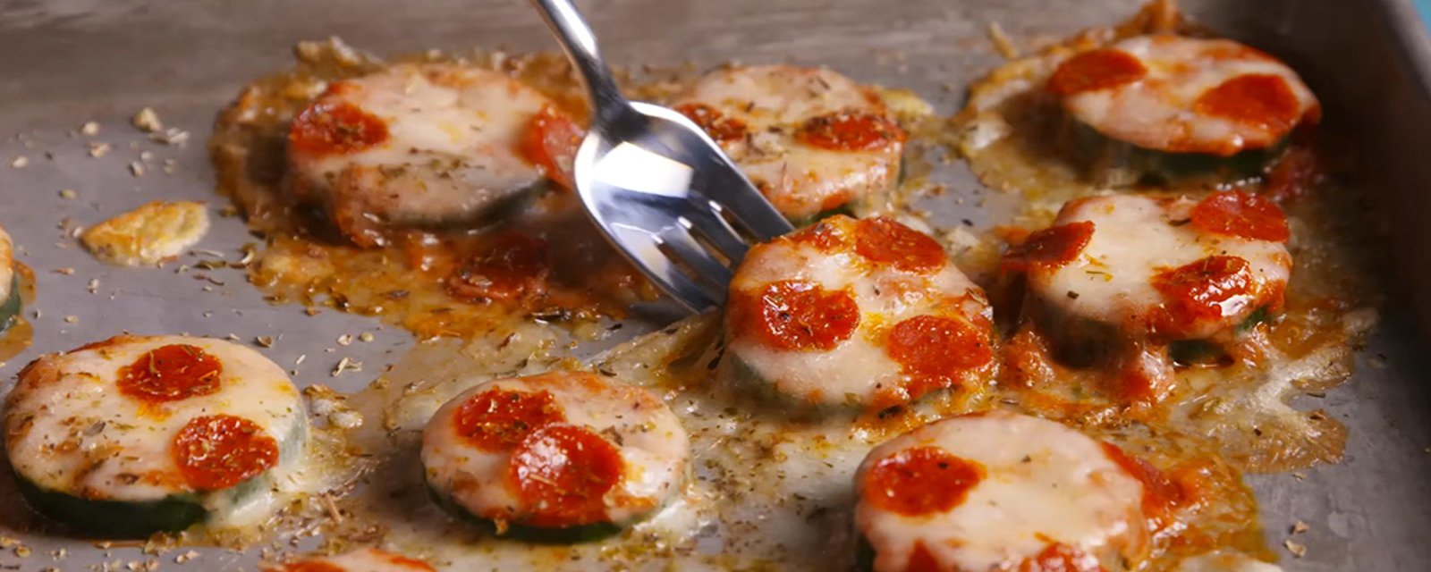 Faites un MALHEUR avec ces mini-pizzas! Originales, moins caloriques et parfaites pour toute occasion!