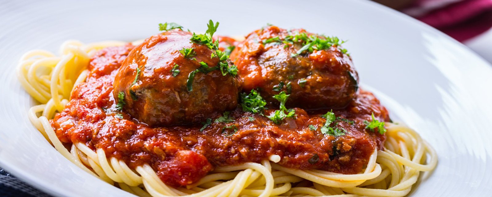 Cuisinez là à l'ancienne! Une sauce à spaghetti et boulettes de viande maison, BONNE comme ça ne se peut pas!