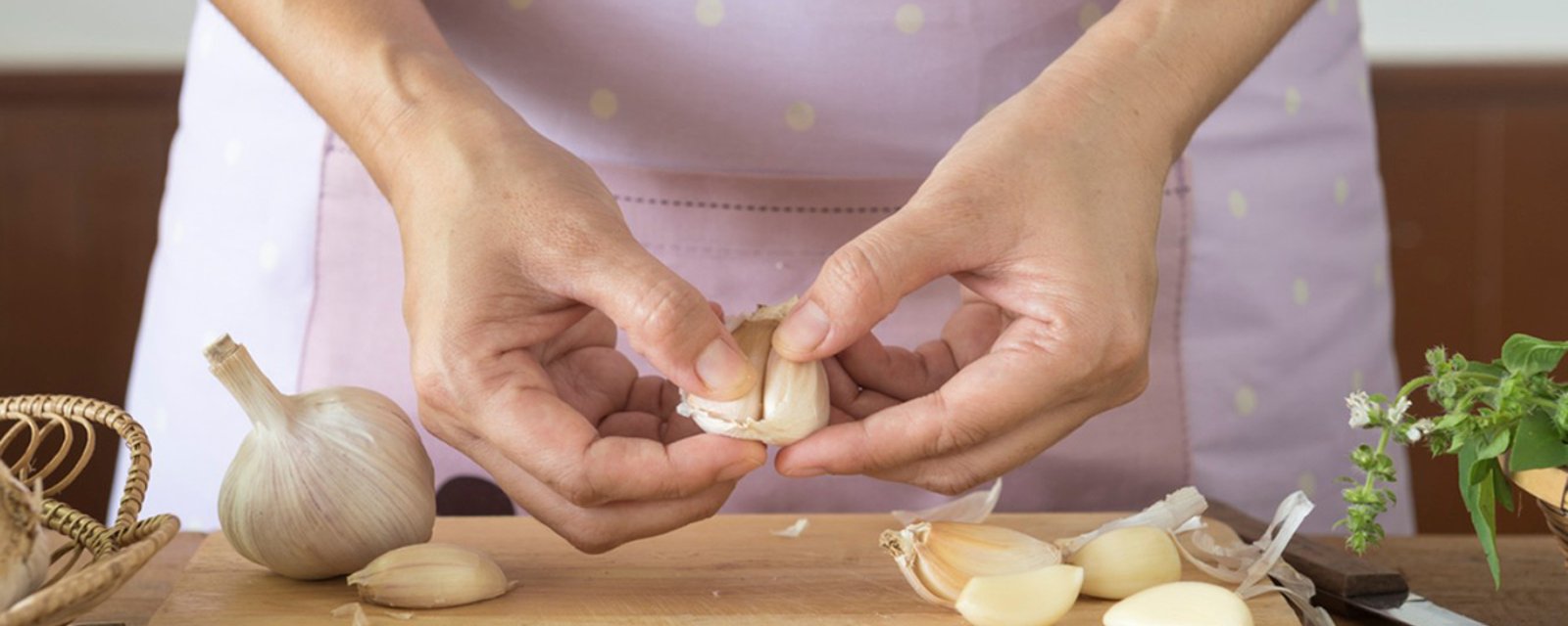 Comment se débarrasser d'une odeur d'ail, d'oignon ou de poisson imprégnée sur vos mains?