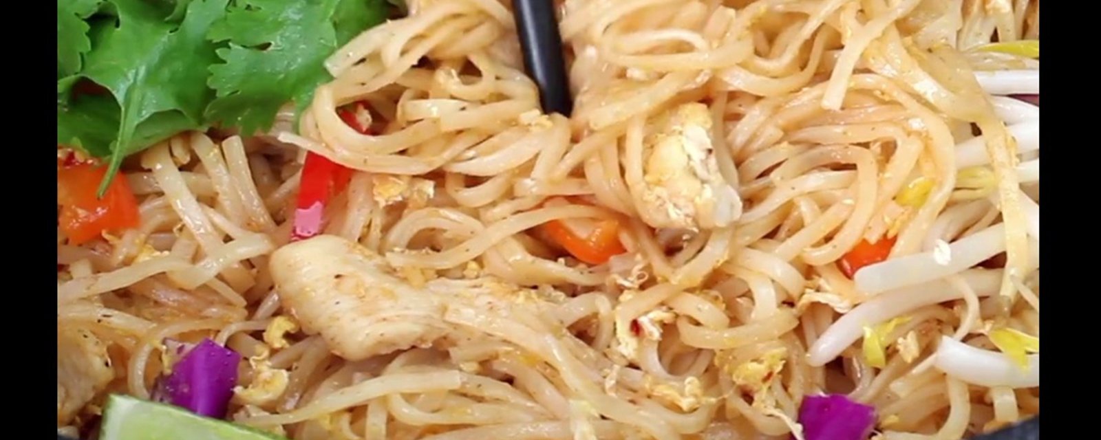 Saveurs authentiques, ce pad thai se retrouve dans votre assiette en 30 minutes... TOP CHRONO!