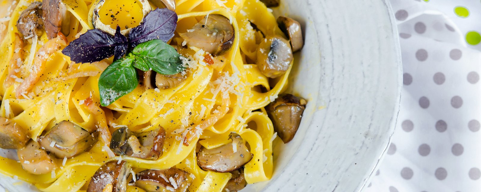 Cette recette de “pasta alla carbonara” changera votre façon de les cuisiner à tout jamais!